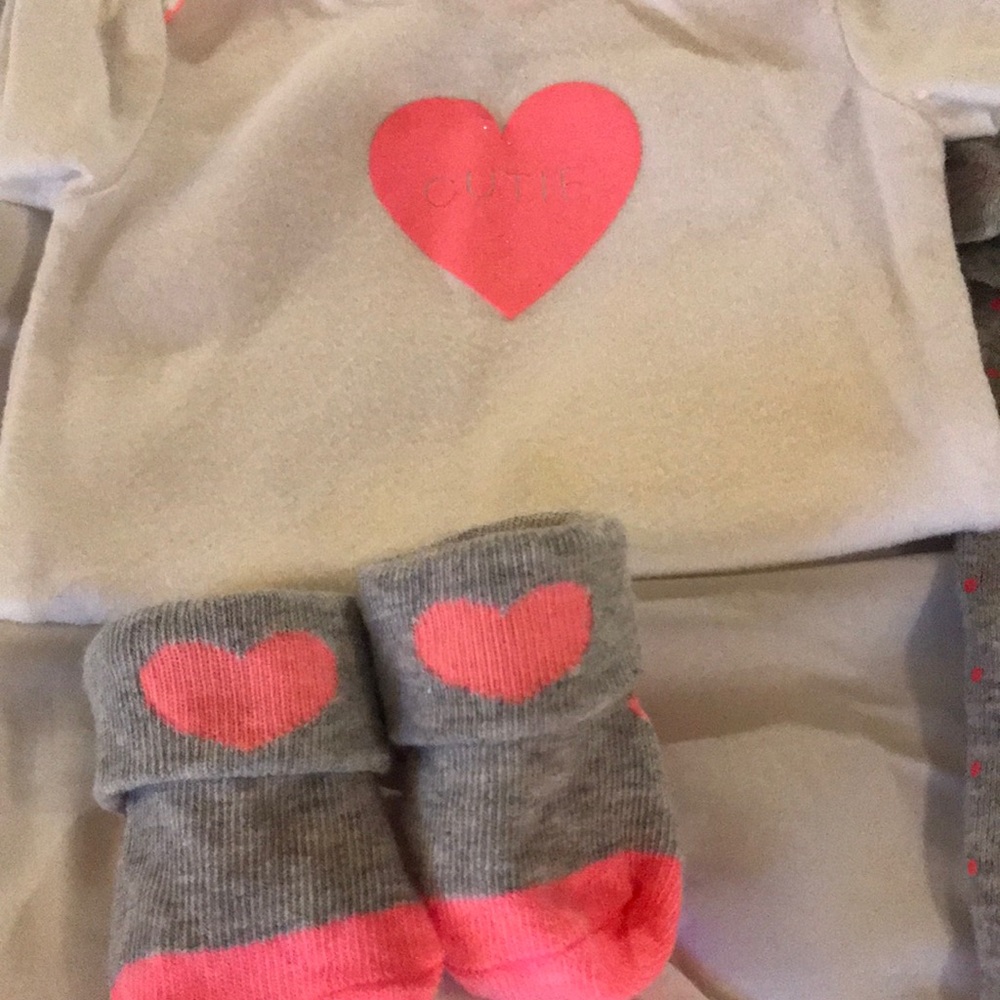 3 pc set w/socks - Picture 3 of 4